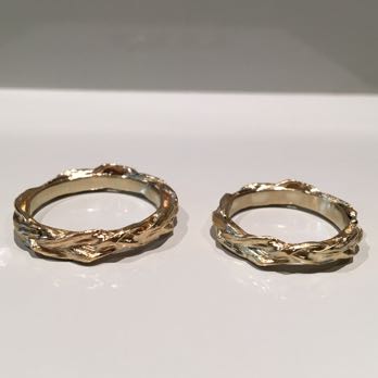 14 krt geel gouden ringen gemaakt van gevlochten gras als voorbeeld.